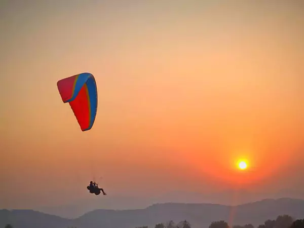 Paragliding in Bir Billing