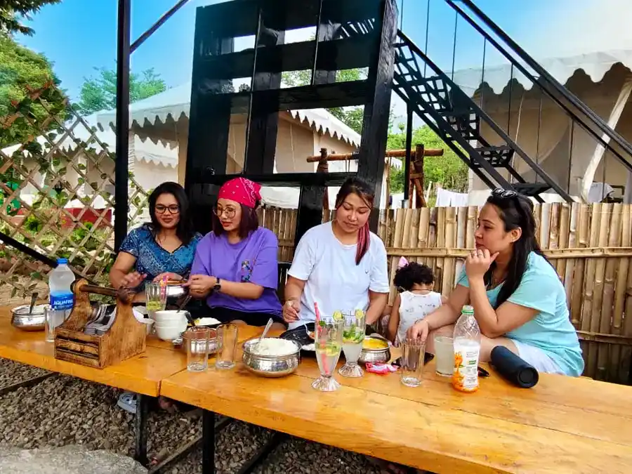 Hollywood Camps and Restaurant Bir Billing Guests Having Lunch